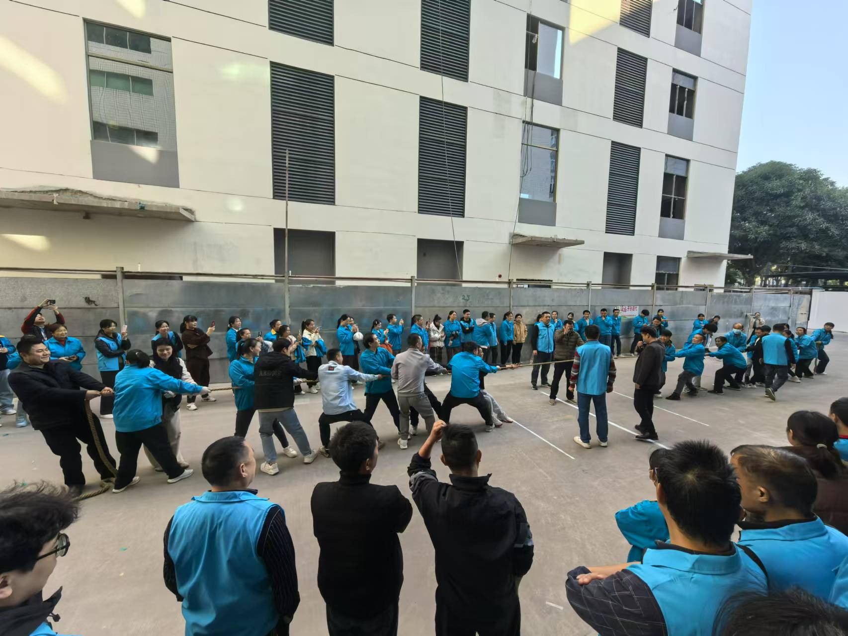 “鑫晖源，激越”杯员工拔河比赛