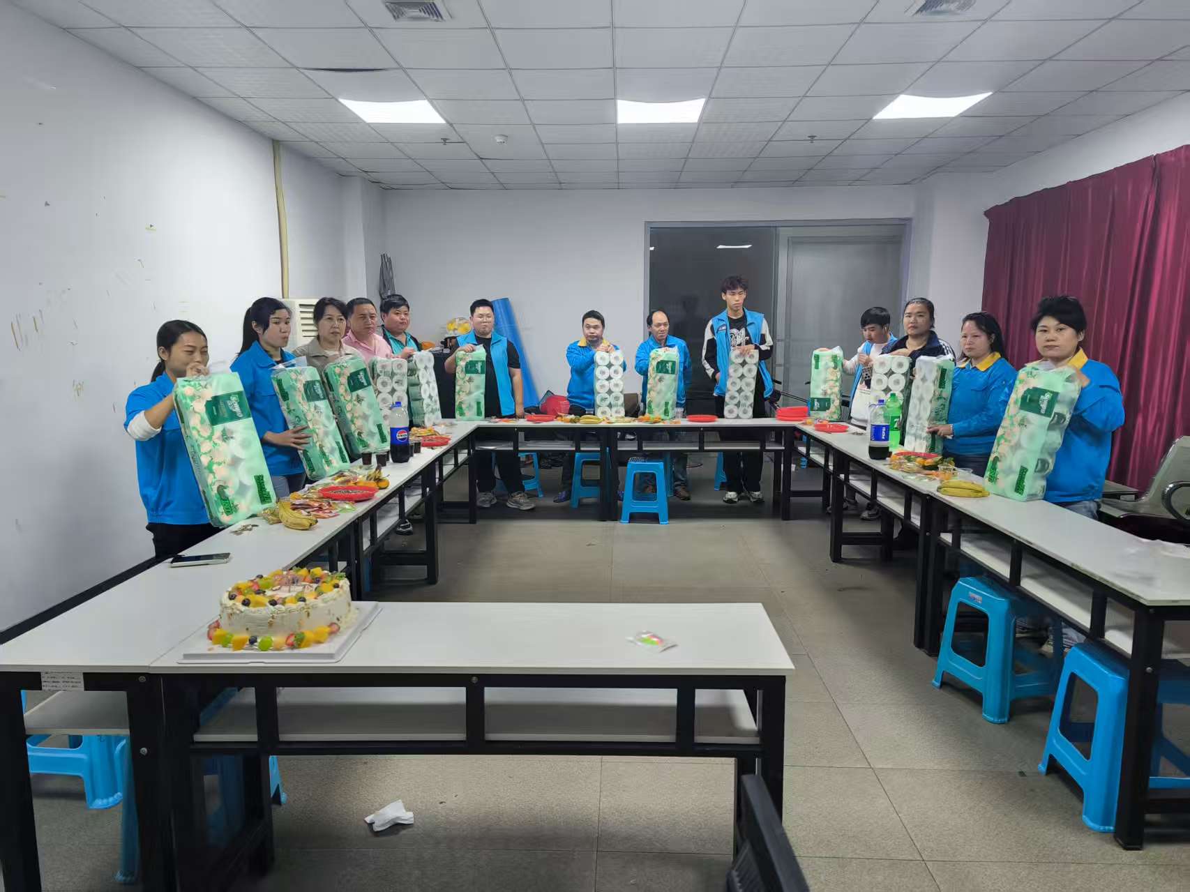 鑫晖源2025年12月份员工生日会